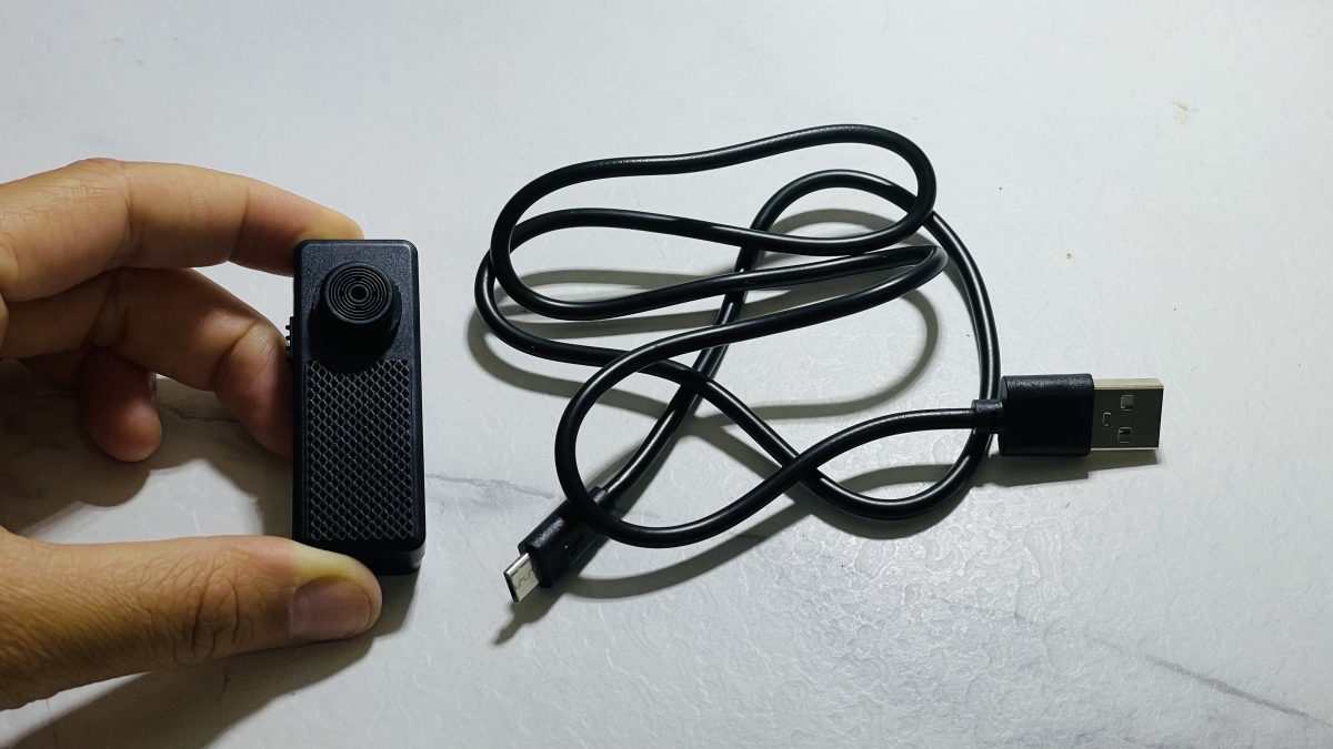 Bouton caméra wifi +  câble de recharge