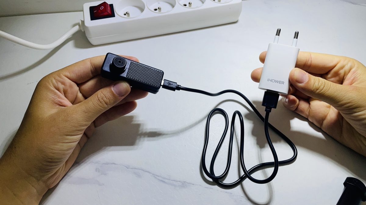 Vous devez choisir un chargeur secteur classique 5W.