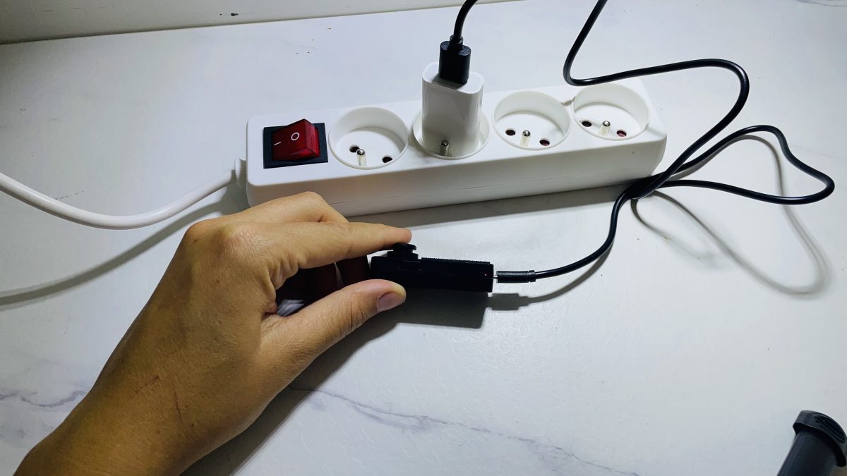 Laissez le en charge 1 heure.