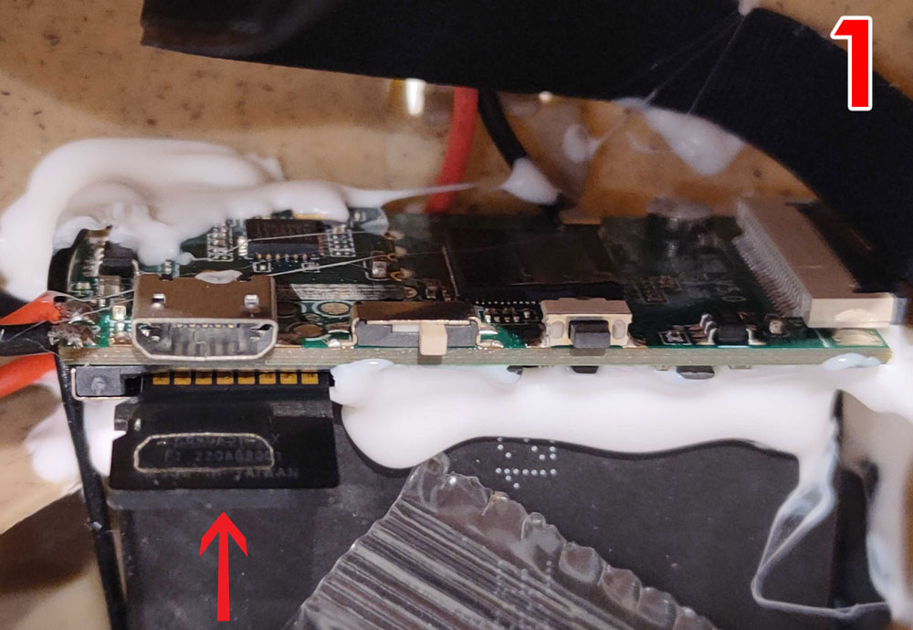 INSÉREZ UNE CARTE MICRO SD SI VOUS SOUHAITEZ FAIRE DES ENREGISTREMENTS